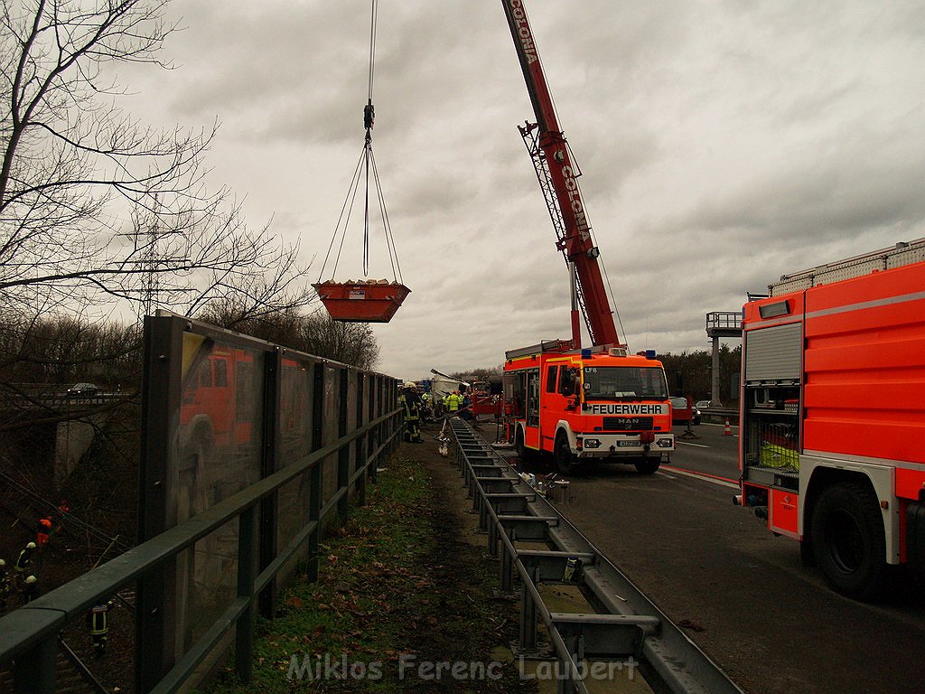 LKW stuerzt um A 3 Rich Frankfurt AK Heumar P0541.JPG